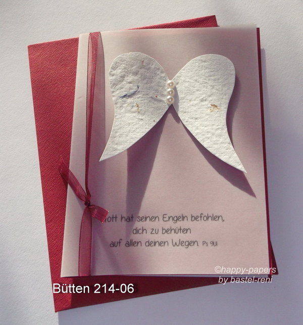 Glückwunschkarte mit Flügeln aus Büttenpapier und Spruch in rot