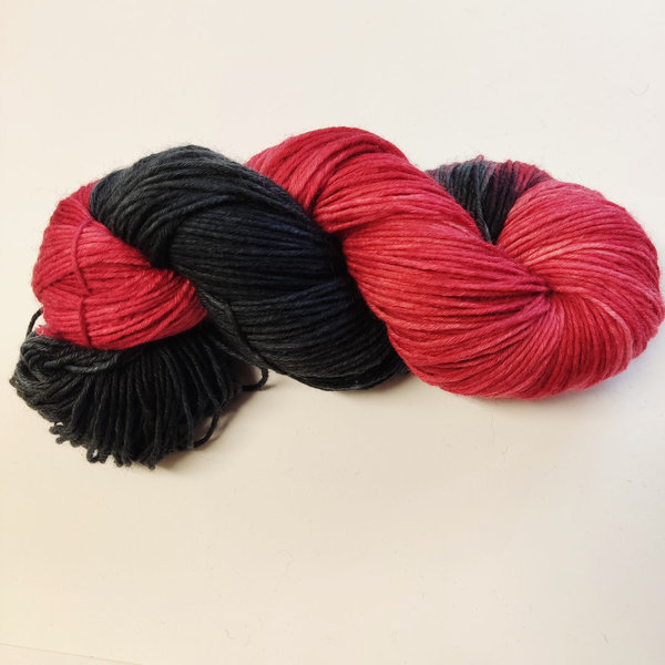 8fach Sockenwolle 8fädig handgefärbt rot schwarz