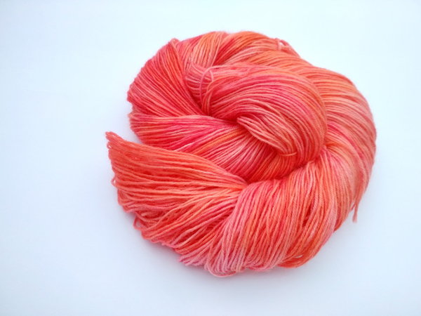Sockenwolle 4fach handgefärbt lachs orange rosa