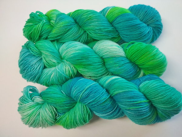 Sockenwolle 4fach handgefärbt Meeresfarben türkis grün