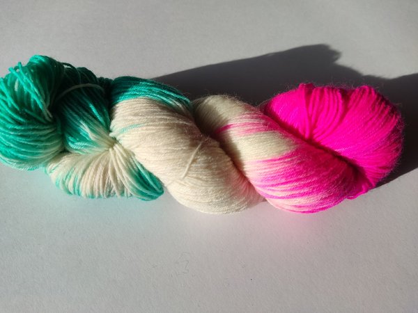 Sockenwolle 4fach handgefärbt peppig knallige Farben