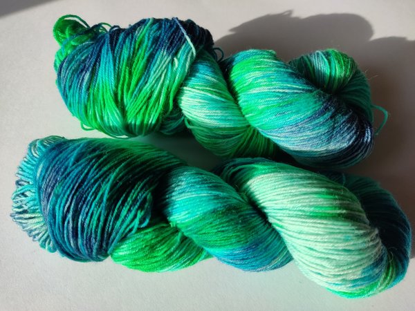 Sockenwolle 4fach handgefärbt Meeresfarben blau grün