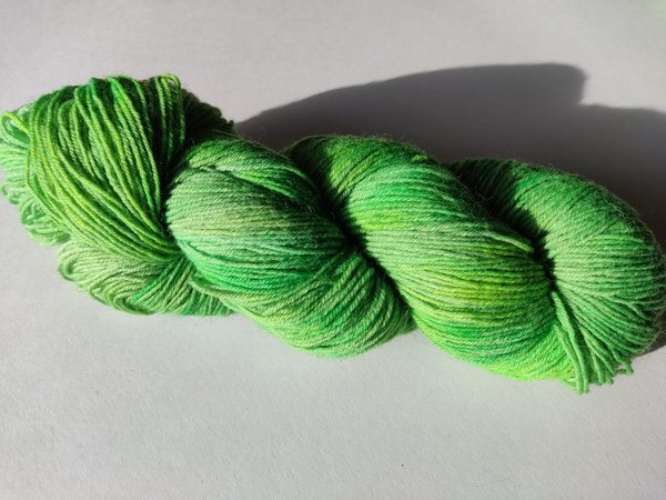 Sockenwolle 4fach handgefärbt grün
