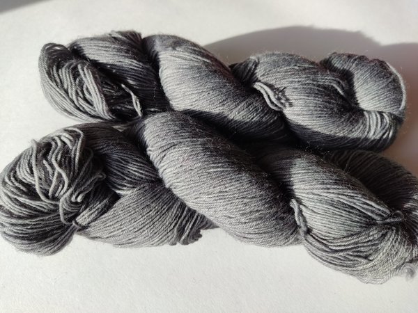 Sockenwolle 4fach handgefärbt grau anthrazit