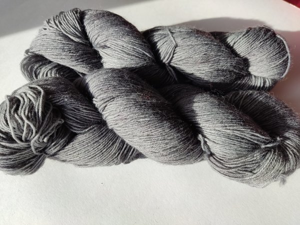 Sockenwolle 4fach handgefärbt grau anthrazit