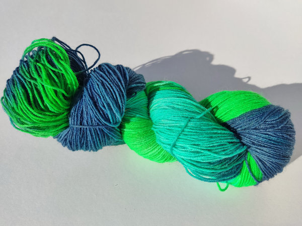Sockenwolle 4fach handgefärbt blau grün türkis